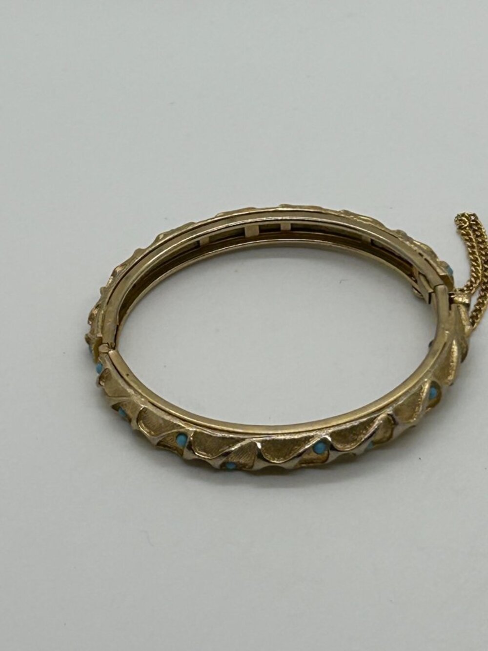Vintage Gold-Toned Bracelet Hinged Textured Turquoise-Color Stones Safety Chain - Picture 2 of 16